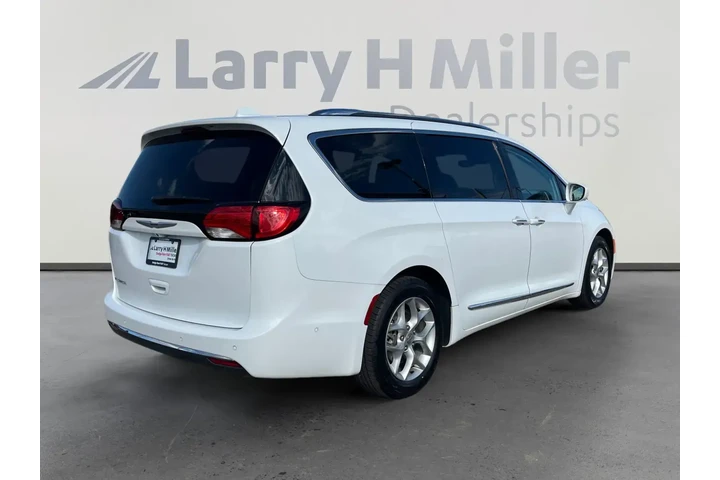 Chrysler Pacifica 2019 Touri image 5