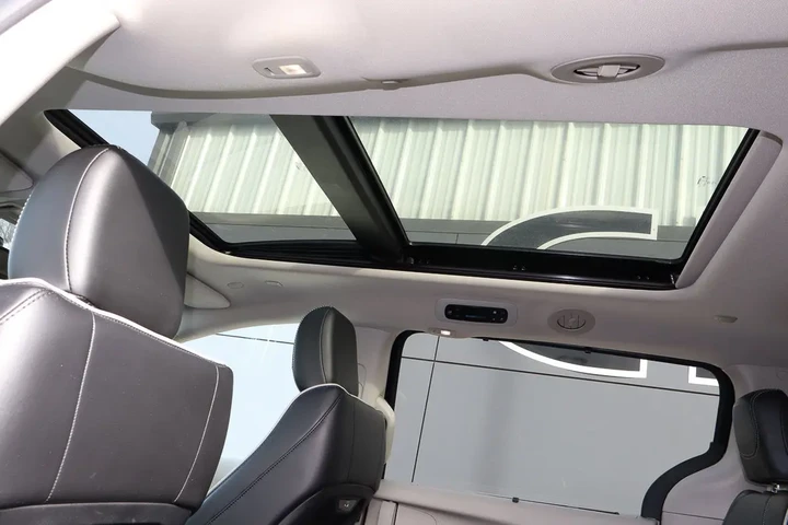 $30688 : 2024 Pacifica Limited FWD image 8