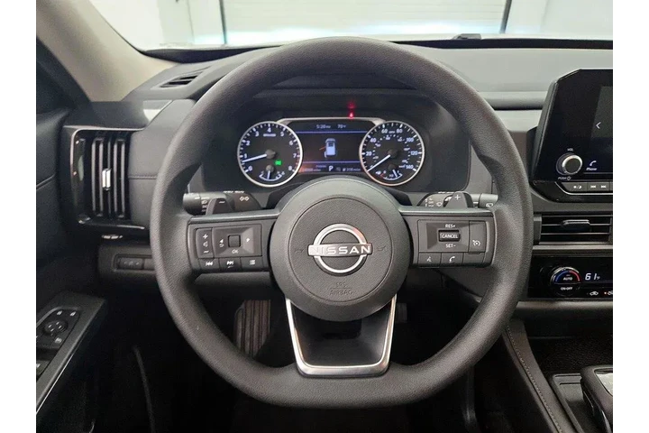 $27998 : Nissan Pathfinder 2024 S 4dr image 10