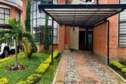 VEBTA DE HERMOSA CASA SEMICAMP en Pereira