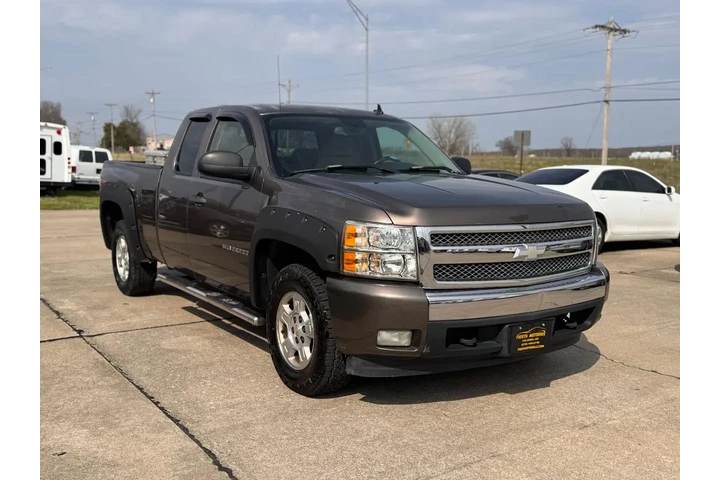 $7999 : 2007 Silverado 1500 Work Truc image 2