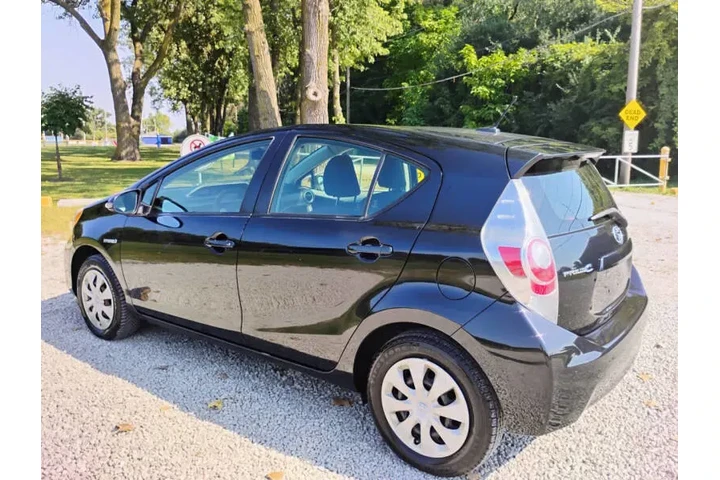 $7995 : 2014 Prius c Three image 5