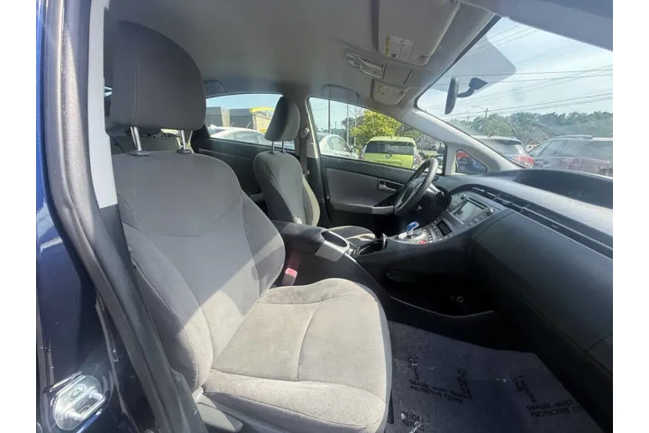 $12495 : 2013 Prius Two image 9