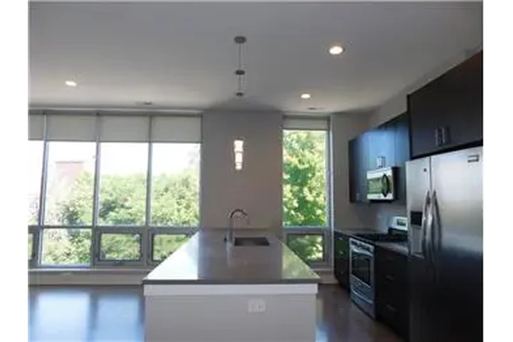 $2700 : Rental property with 1 bedro image 5