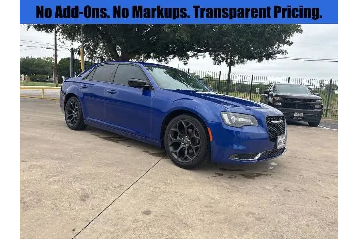$16773 : Chrysler 300 2019 Touring 4d image 1