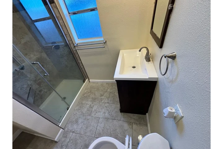 $1100 : En renta cuarto image 5