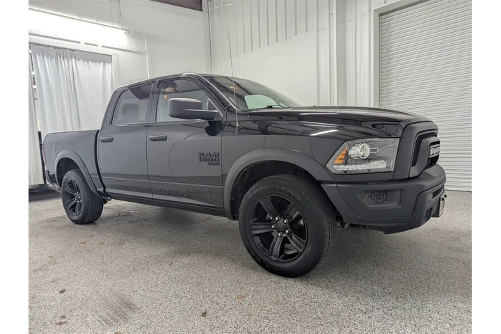 $33997 : Ram 1500 Classic 2024 4x4 SL image 2