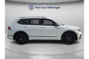 $21991 : Volkswagen Tiguan 2023 SE R- thumbnail