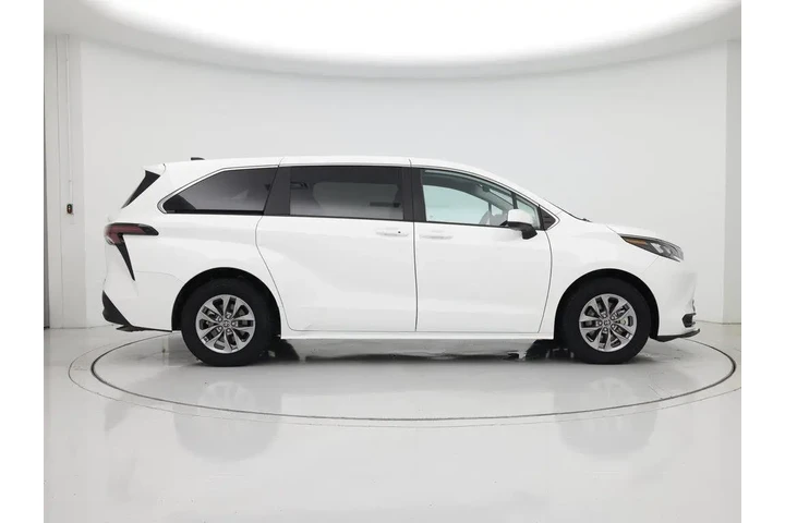 $36998 : Toyota Sienna 2024 LE 8-Pass image 7