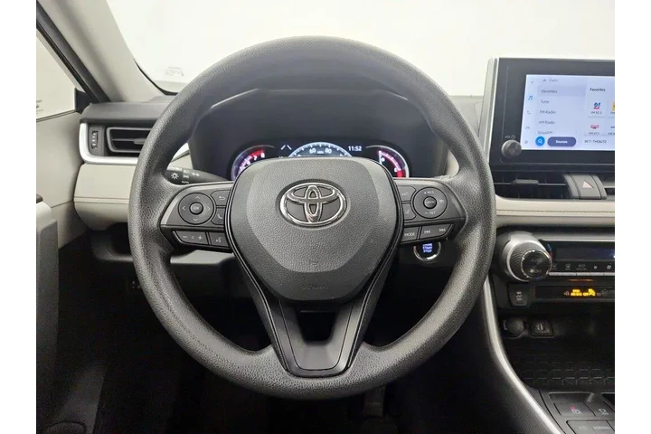 $30998 : Toyota RAV4 2023 AWD XLE 4dr image 10