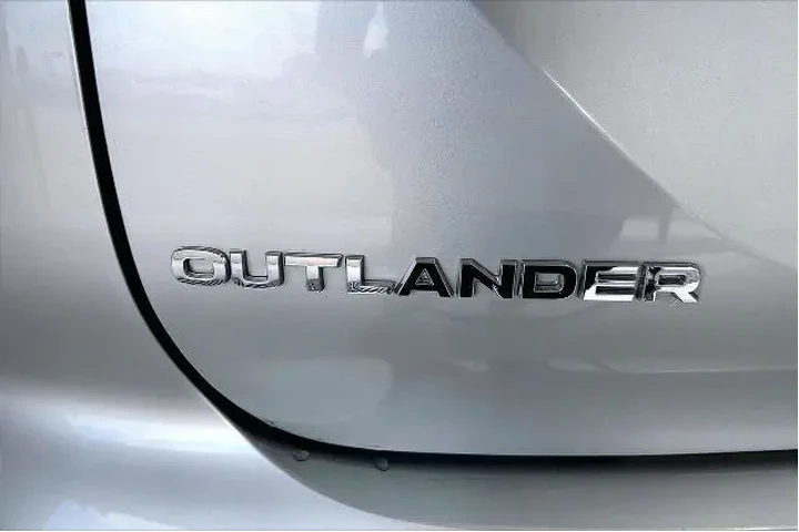 $22911 : Mitsubishi Outlander 2023 SE image 9