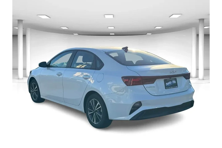 $14776 : Kia Forte 2023 LX 4dr Sedan image 3