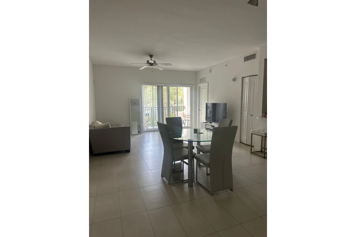 $925 : Habitación privada para mujer image 2