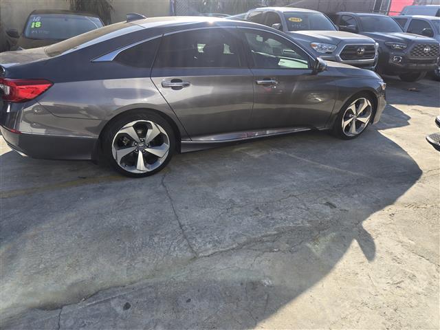 $17500 : 2018 honda Accord image 3