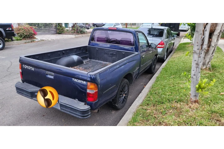$1 : Se vende Toyota tacoma image 2