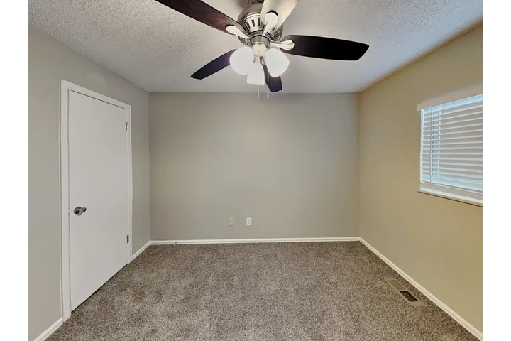 $1250 : Comfortable accommodation image 6