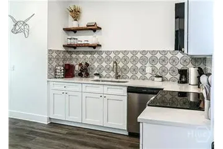 $1850 : Rental property with 2 bedro image 9