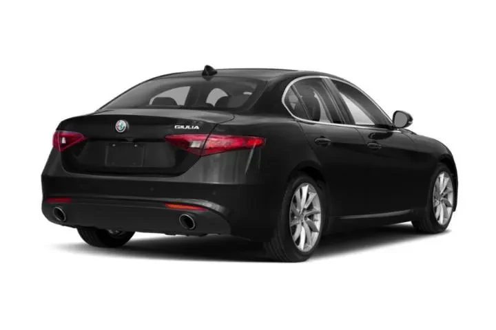 $15990 : Alfa Romeo Giulia 2019 Base image 5