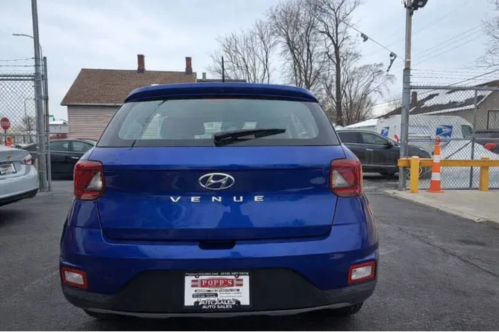 $18995 : 2023 Venue Limited image 7