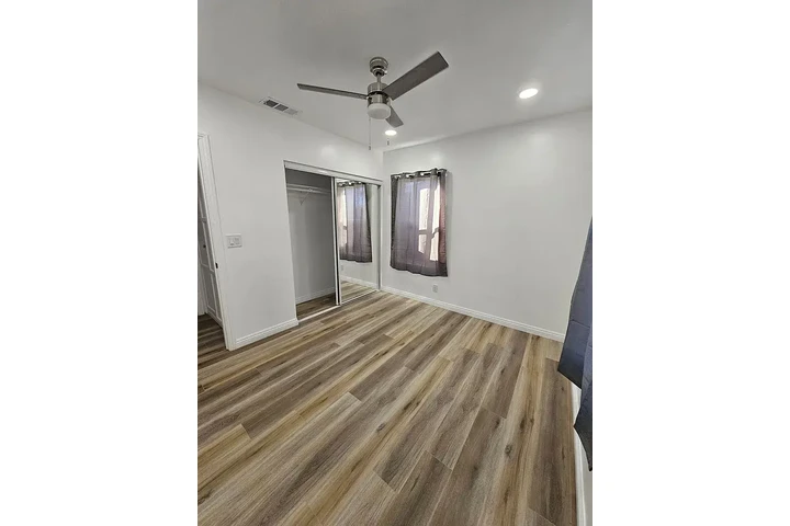 $1550 : READY FOR NEW TENANT ✅Maywood image 6