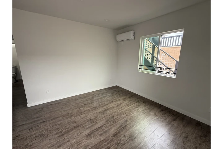 $2200 : 1 bedroom apartment image 2