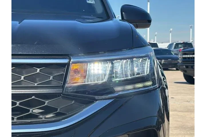 $18995 : Volkswagen Taos 2023 SE 4dr image 9