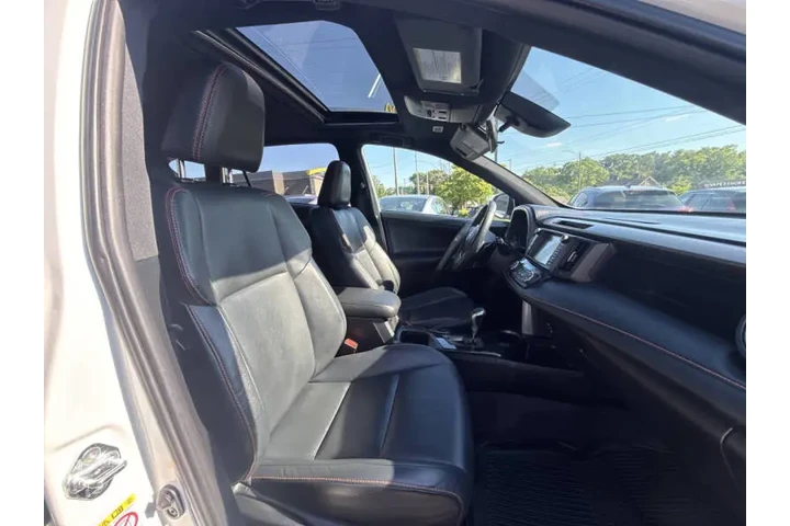 $17995 : 2016 RAV4 SE image 10
