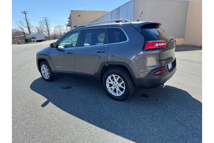 2014 Cherokee Latitude image 8