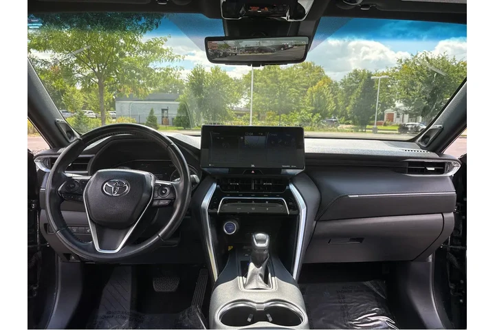 $30000 : Gold Certified2021 Venza Limi image 4