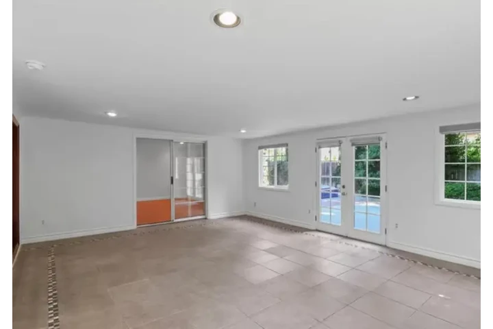 $2435 : 3 Bedroom House in Los Angeles image 3