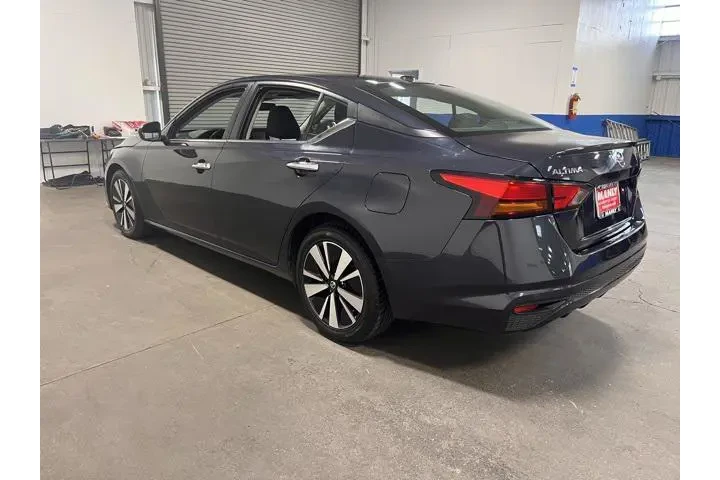 $16954 : Nissan Altima 2022 2.5 SV 4d image 5
