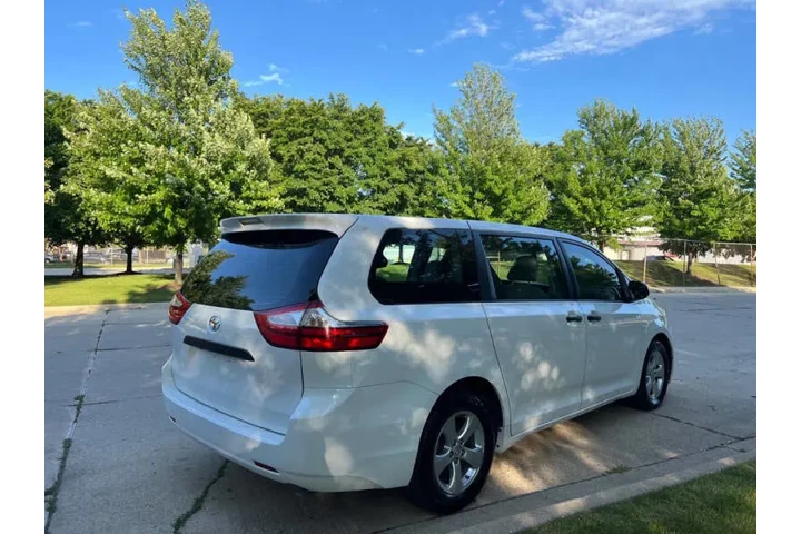 $9997 : 2015 Sienna L 7-Passenger image 6
