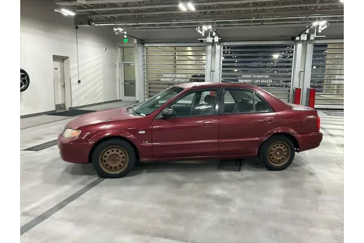 $2000 : Mazda Protege 2002 DX 4dr Se image 2