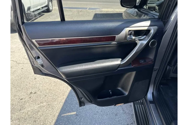 $26495 : 2017 GX 460 Luxury 4WD image 9