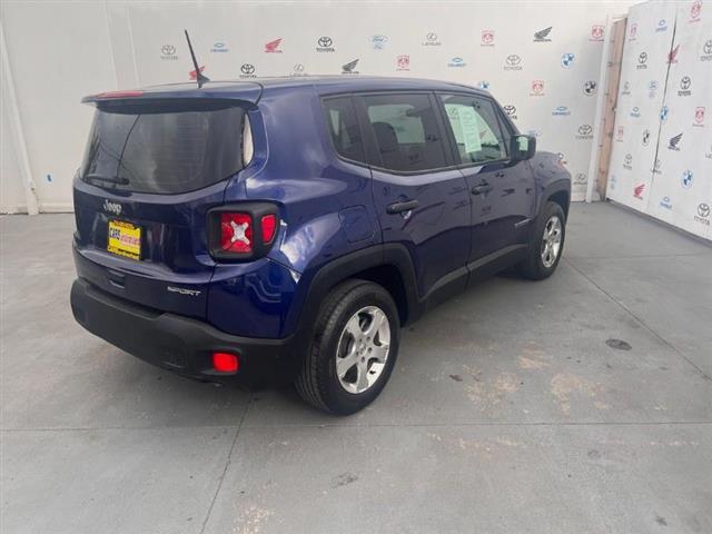 $18995 : Used 2019 Renegade Sport FWD image 4