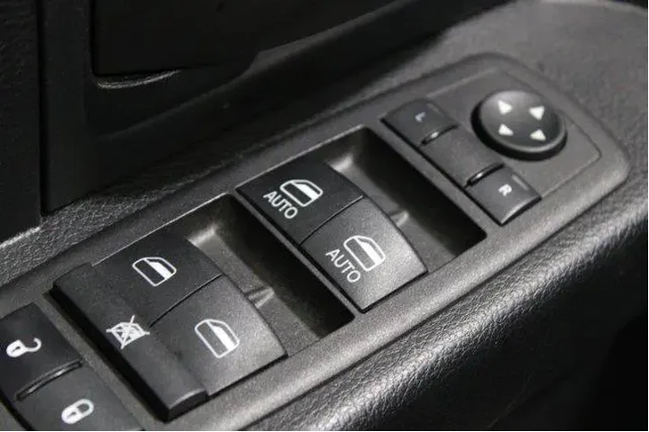 $28940 : Ram 1500 Classic 2023 4x2 Tr image 4