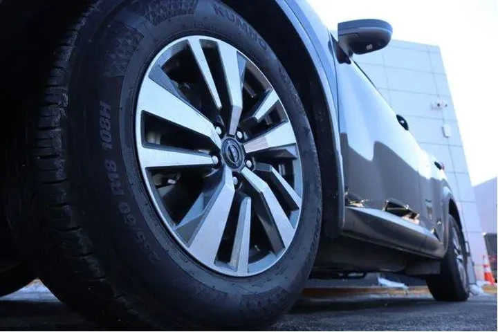 $35750 : Nissan Pathfinder 2025 AWD S image 9