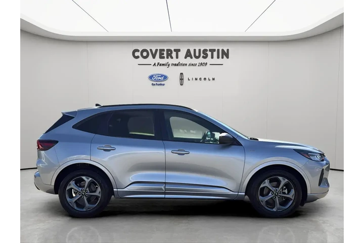 $17948 : Ford Escape 2023 ST-Line 4dr image 6