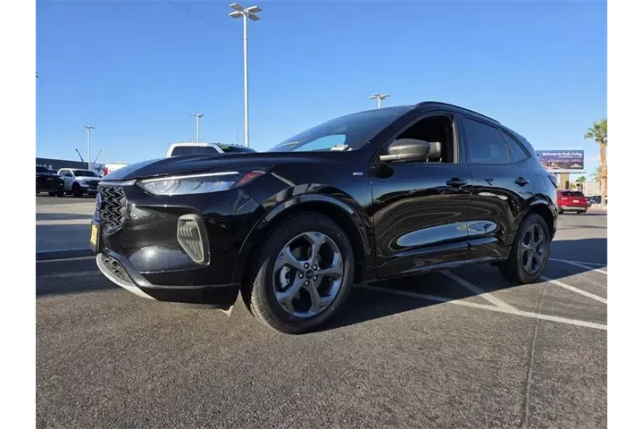$20777 : Ford Escape 2023 ST-Line 4dr image 3