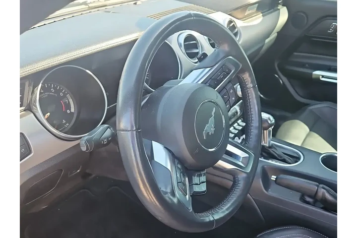 $18000 : Ford Mustang 2021 EcoBoost P image 2