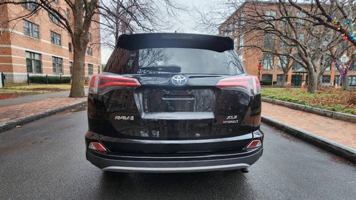 $15995 : 2017 RAV4 Hybrid XLE image 10