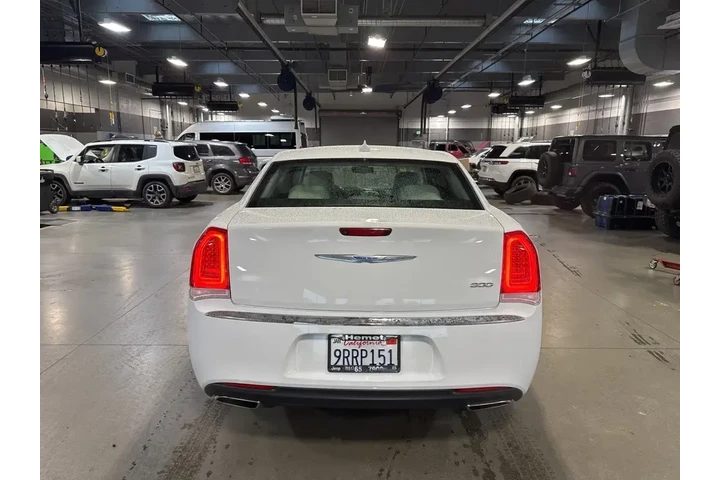 $28998 : Chrysler 300 2023 Touring 4d image 7