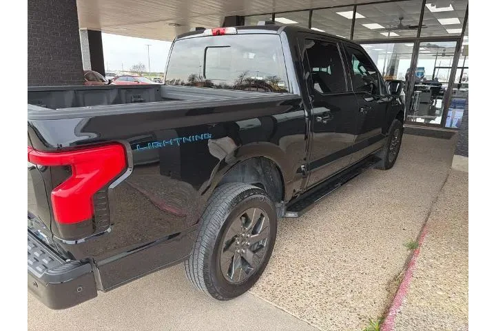 $32819 : Ford F-150 Lightning 2022 AW image 6