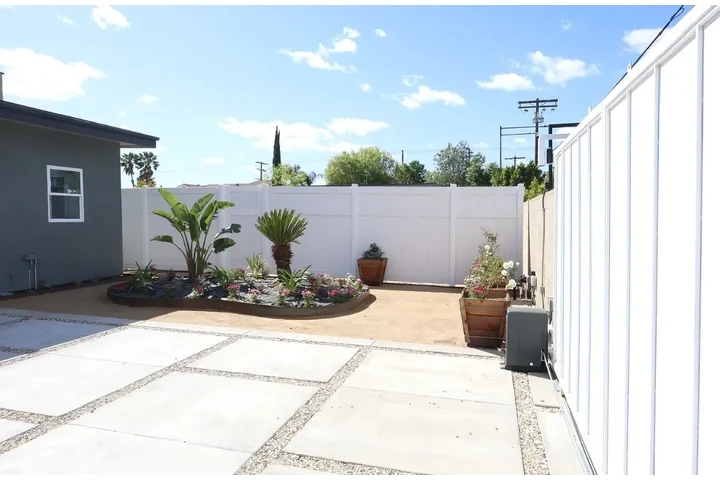 $3150 : 3 bedroom house available image 8