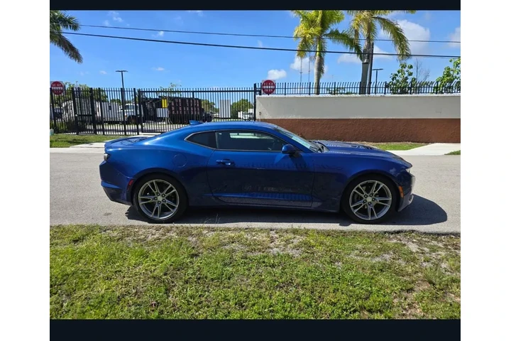 Chevrolet Camaro 2021 image 8