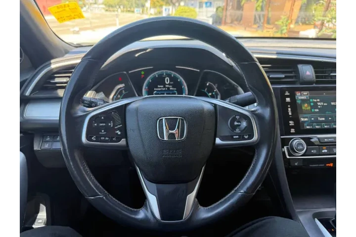 2017 Civic Touring image 8