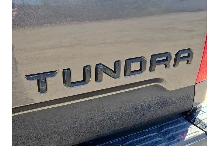 $35037 : Toyota Tundra 2018 4x4 SR5 4 image 10
