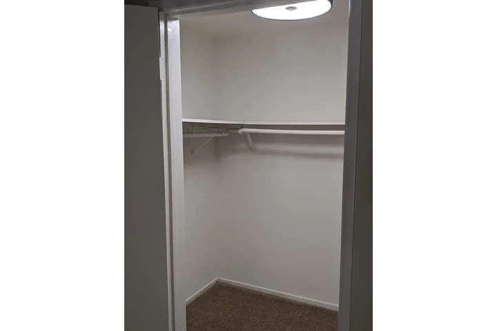 $800 : DREAM APARTMENT WAITING image 7