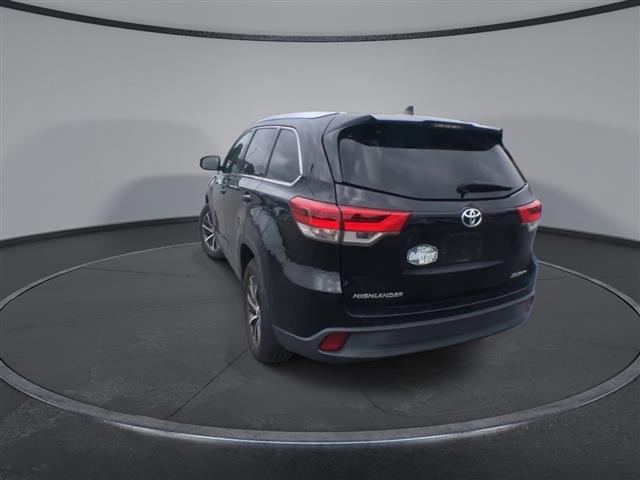 $19500 : PRE-OWNED 2017 TOYOTA HIGHLAN image 7