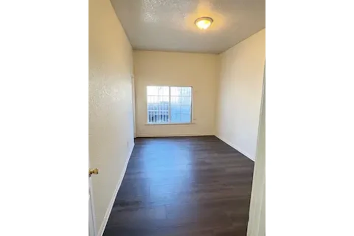 $1750 : 1 BED APT IN HUNTINGTON PARK image 7